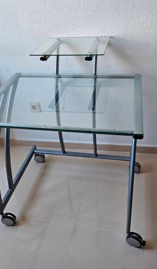 Mesa de cristal con ruedas, de estudiar y decorar