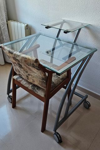 Mesa de cristal con ruedas, de estudiar y decorar