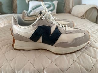 Zapatilla New Balance Beige y Gris