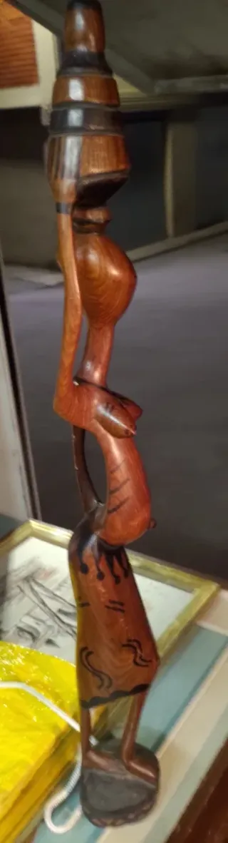 Scultura africana  donna incinta con vaso massello