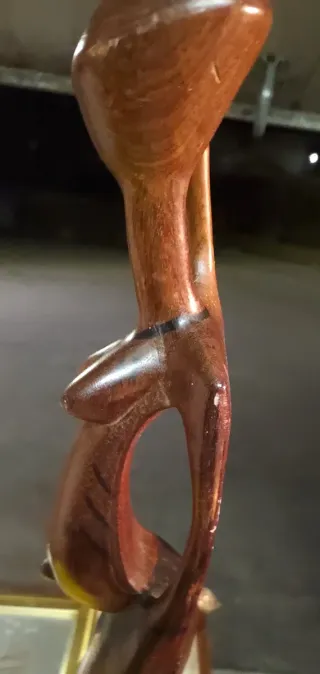 Scultura africana  donna incinta con vaso massello