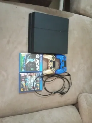 PS4 (PlayStation 4) con 2 mandos y juegos