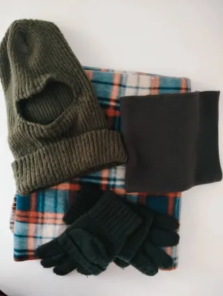 Conjunto invierno: gorro, guantes, bufanda