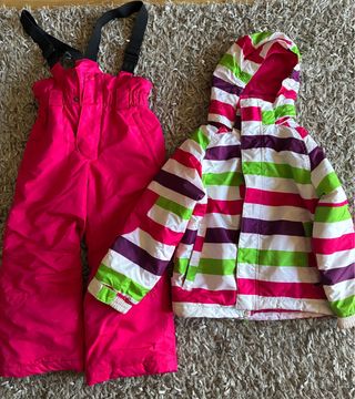 Conjunto nieve niña: pantalón y chaqueta.