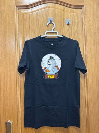 Camiseta Nike con estampado de muñeco de nieve
