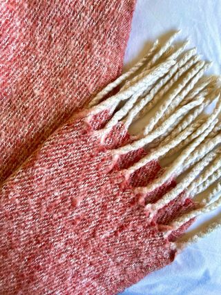 LIQUIDACIÓN: Bufanda rosa de cachemira con flecos