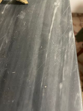 Cómoda antigua de madera y mármol