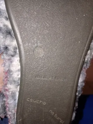 Zapatillas de casa grises y rosas