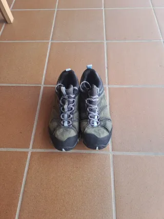Botas trekking mujer Merrell gris y verde. 1 USO.
