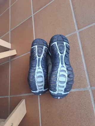 Botas trekking mujer Merrell gris y verde. 1 USO.