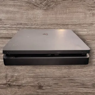 PS4 Slim 1TB + DualShock 4 + Cavi Firmware 11.0