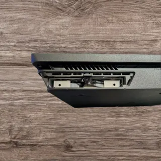 PS4 Slim 1TB + DualShock 4 + Cavi Firmware 11.0