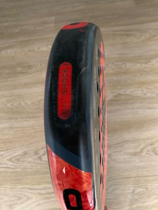 Pala de pádel HEAD model Delta Hybrid con paletero