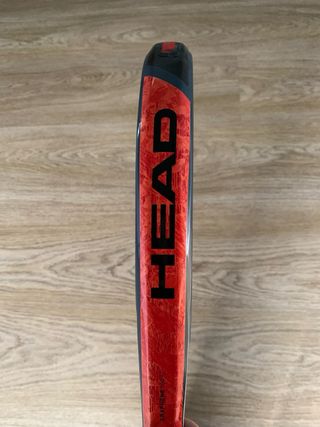 Pala de pádel HEAD model Delta Hybrid con paletero