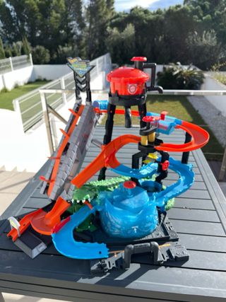 Hot Wheels Ultimate Gator Carwash