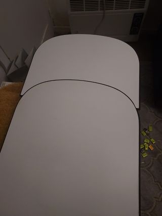 Mesa de cocina blanca y negra