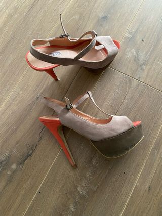 Sandalias de tacón, beige, marrón y coral. T 38