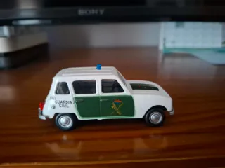 Maqueta Renault 4L  guardia civil 1/43