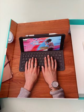 Funda Teclado Logitech Slim Folio iPad 7/8