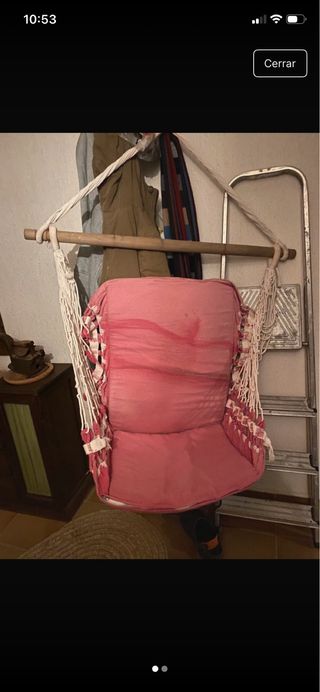 Sedia a dondolo rosa e bianca