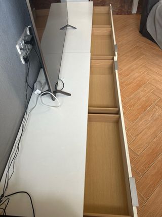 Mueble TV blanco y negro con 2 cajones