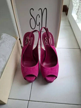 Scarpe con tacco fucsia