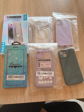 4 custodie e 2 proteggi schermo per iPhone 14