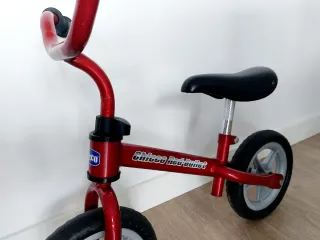 Bicicleta sin pedales Chicco Roja