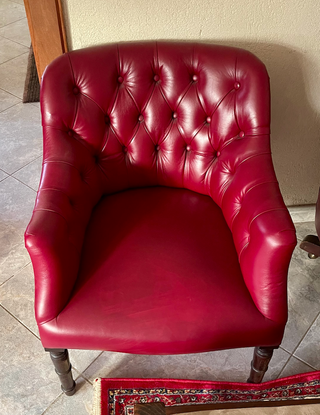 Sillones de cuero clásicos rojos