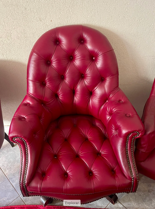 Sillones de cuero clásicos rojos