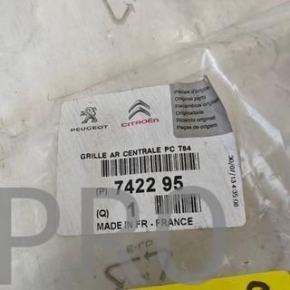 REJILLA PARAGOLPE DELANTERO PEUGEOT 3008 NUEVO