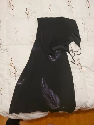 Vestido fiesta negro con detalles morados