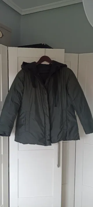 Chaquetón  de plumas negro y verde.Reversible