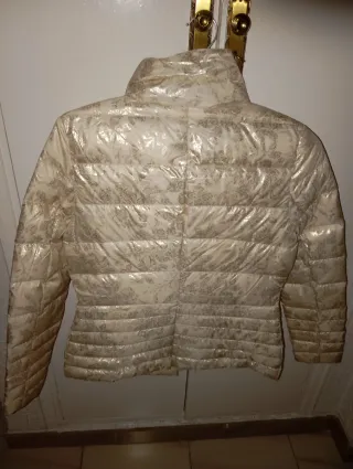 Cazadora acolchada beige/dorada Talla S