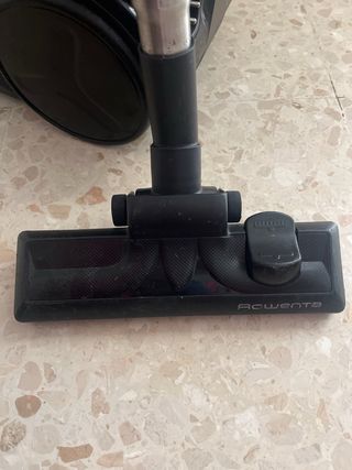 Aspiradora Rowenta naranja y negra