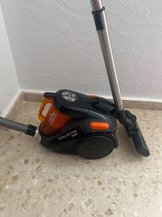 Aspiradora Rowenta naranja y negra