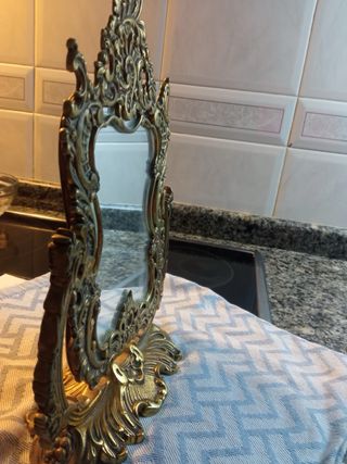 Espejo de fundición dorado