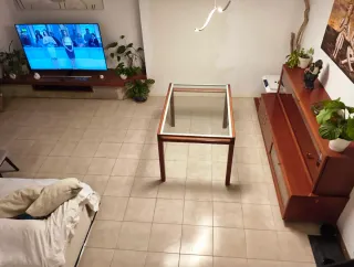 Mesa de comedor de madera y cristal