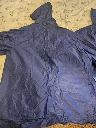 Chubasqueros azul con logo