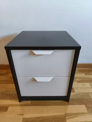 Pareja mesitas de noche negras y blancas