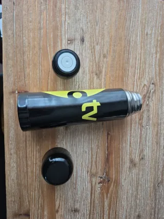 Termo Pluto TV Negro y Amarillo