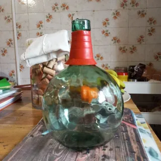 Garrafa La Valenciana Vidrio Verde Tapa Plástico