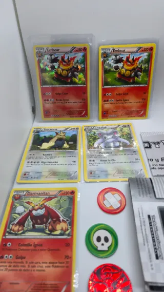 Mazo Pokémon Negro y Blanco Frenesí Rojo