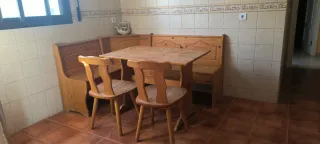 Rinconera de madera con mesa