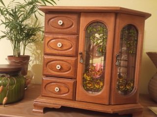 Joyero de madera con música