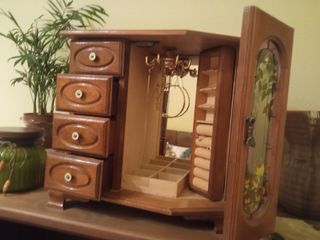 Joyero de madera con música