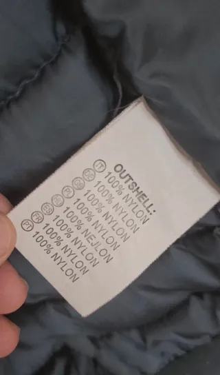 Piumino con cappuccio grigio