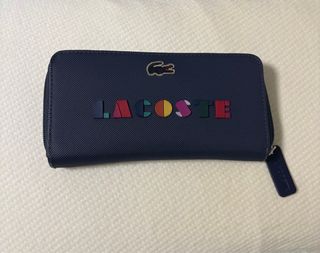Cartera Lacoste Azul Marino con Logo Multicolor