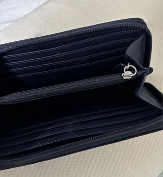 Cartera Lacoste Azul Marino con Logo Multicolor