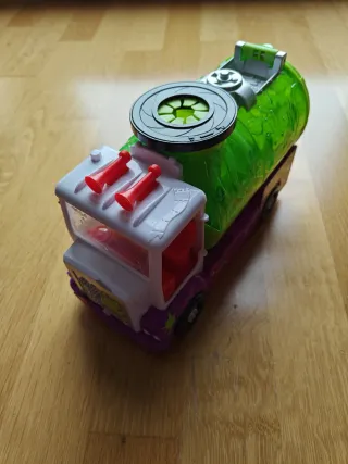 Camión aspirador de juguete verde